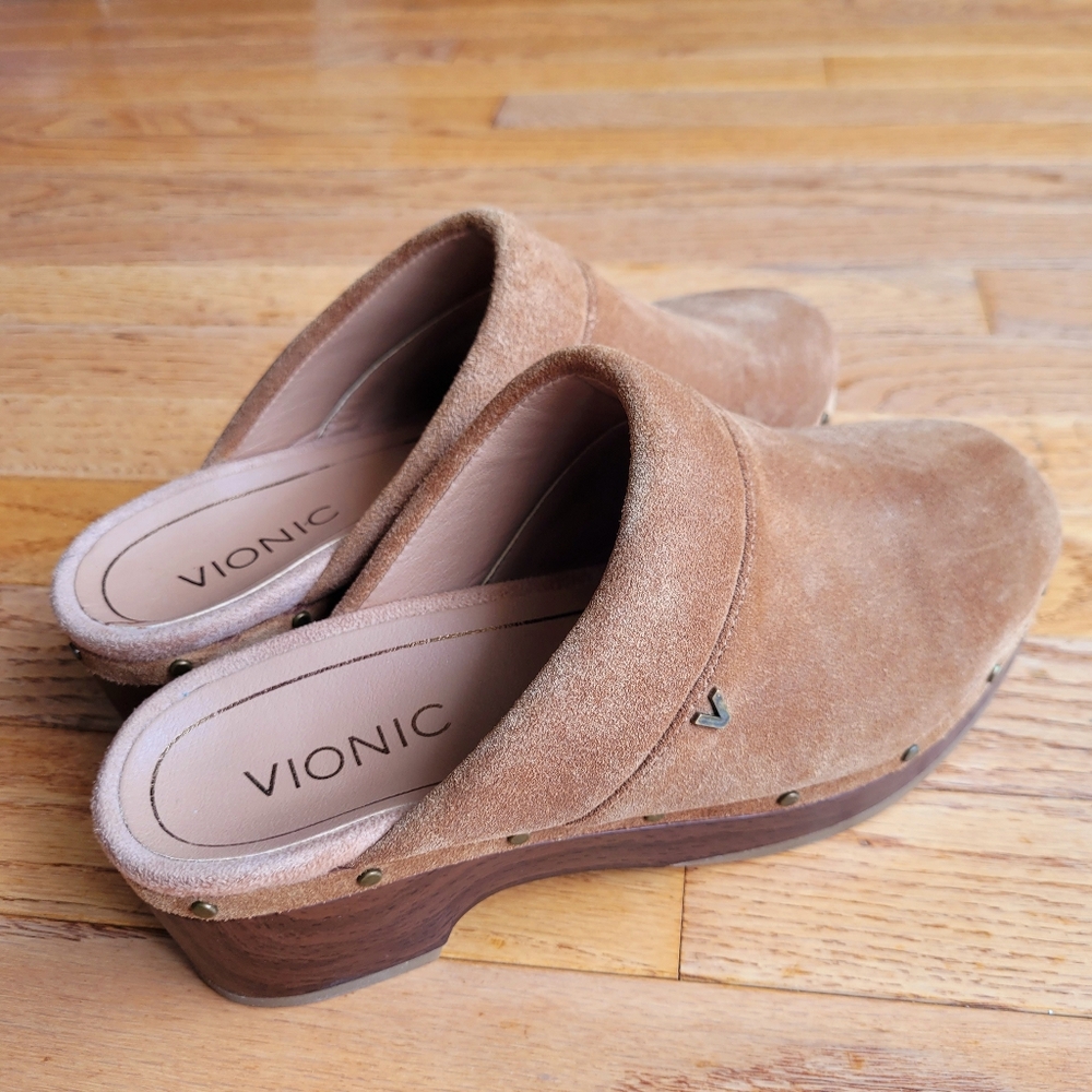 Vionic Tan Suede Clogs
